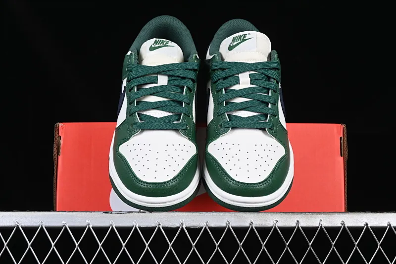 All Categories Nk SB Dunk Series Nk SB Dunk Low Low-top sneakers Cost-effective version Nk Dunk Low "Gorge Green" Retro white and green SB low-top sports and leisure sneakers DD1503-300
